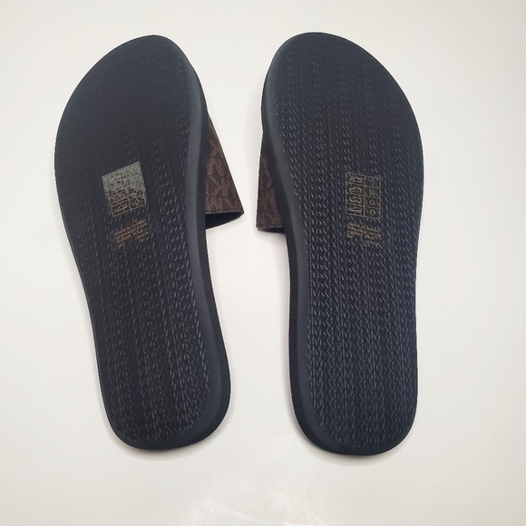 Michael Kors Women's Logo WADE Slides Flip… - Picture 9 of 9